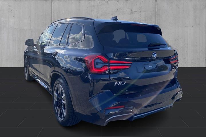 Sort BMW iX3 fra 2023
