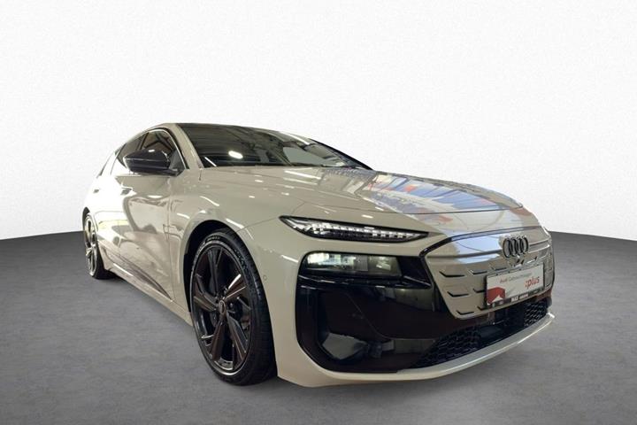 Hvid Audi S6 e-tron fra 2025