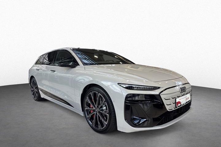 Hvid Audi S6 e-tron fra 2025