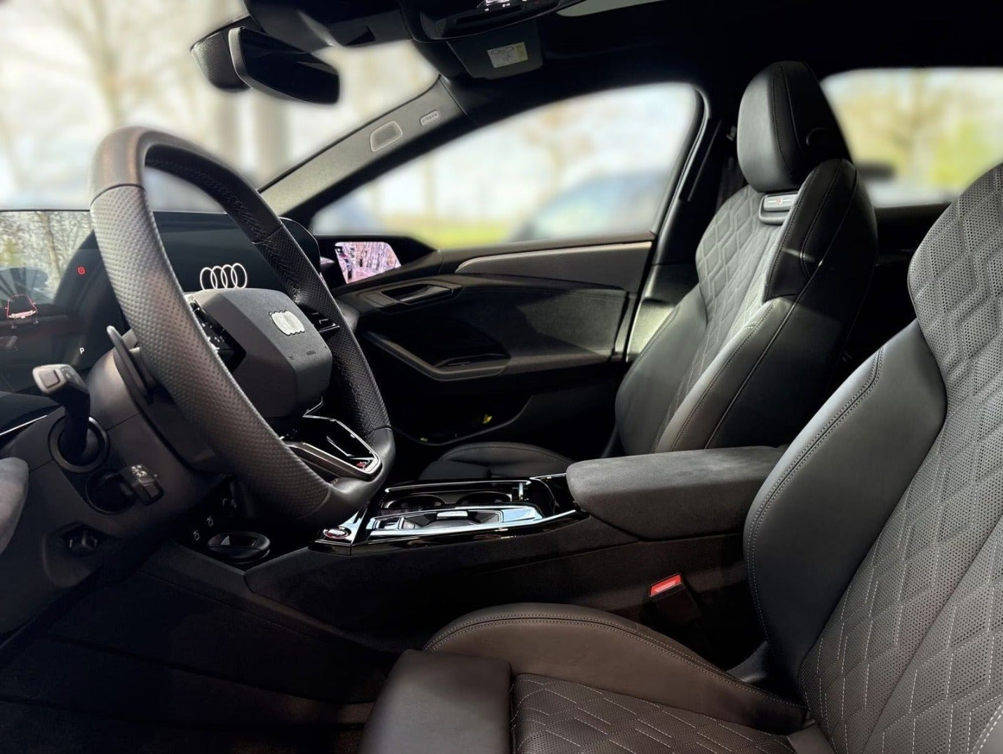 Hvid Audi S6 e-tron fra 2025