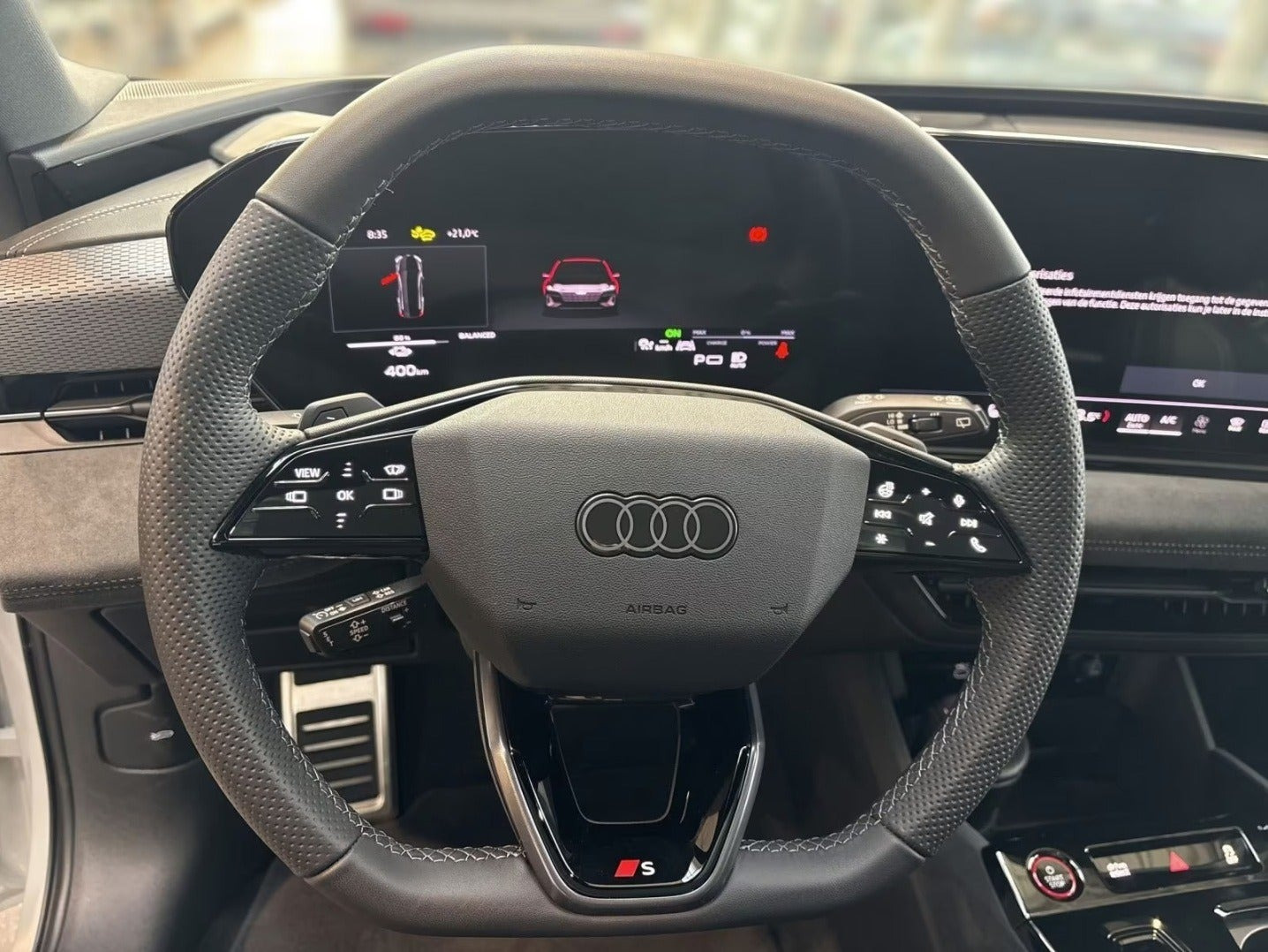 Hvid Audi S6 e-tron fra 2025