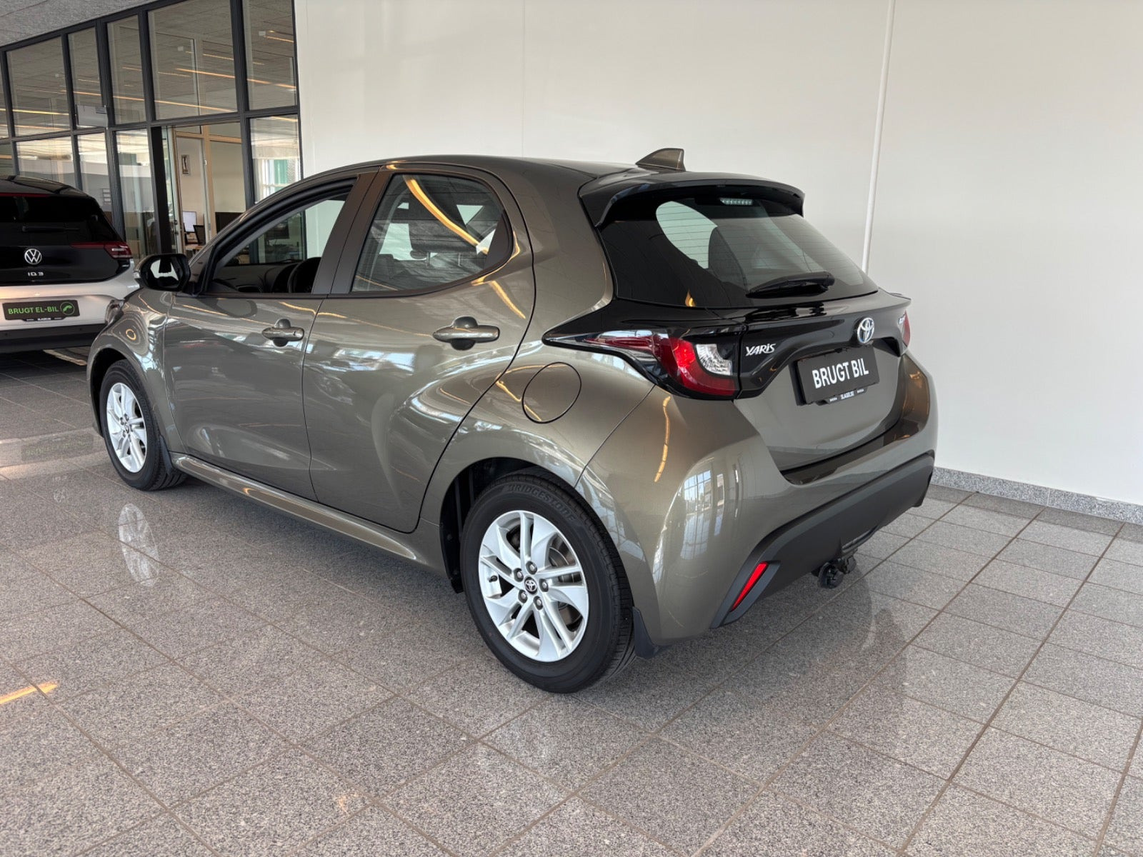 Bronze Toyota Yaris fra 2022