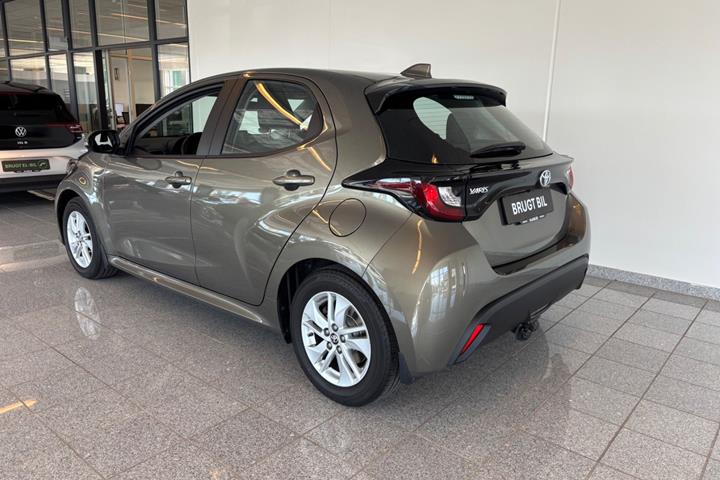 Bronze Toyota Yaris fra 2022