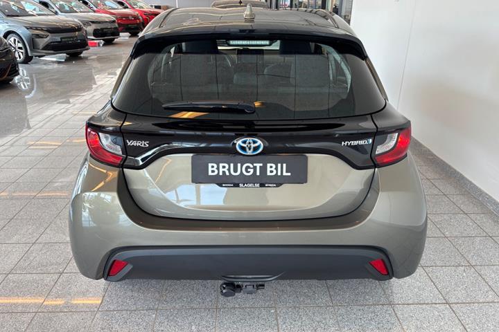 Bronze Toyota Yaris fra 2022