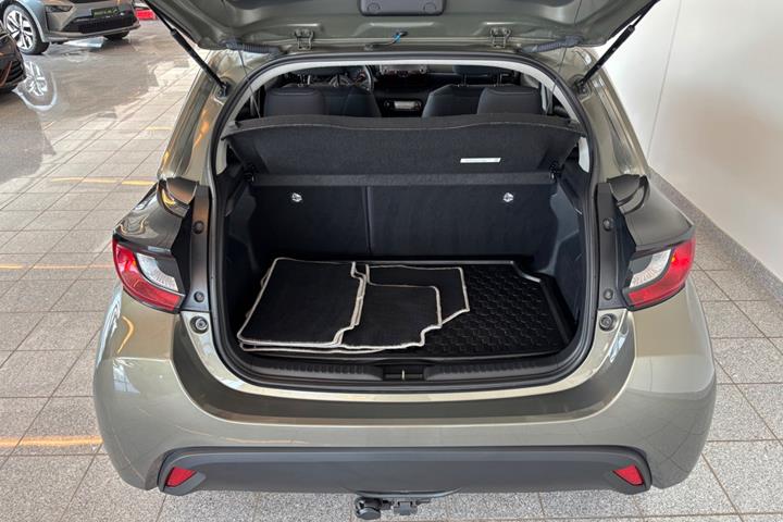 Bronze Toyota Yaris fra 2022
