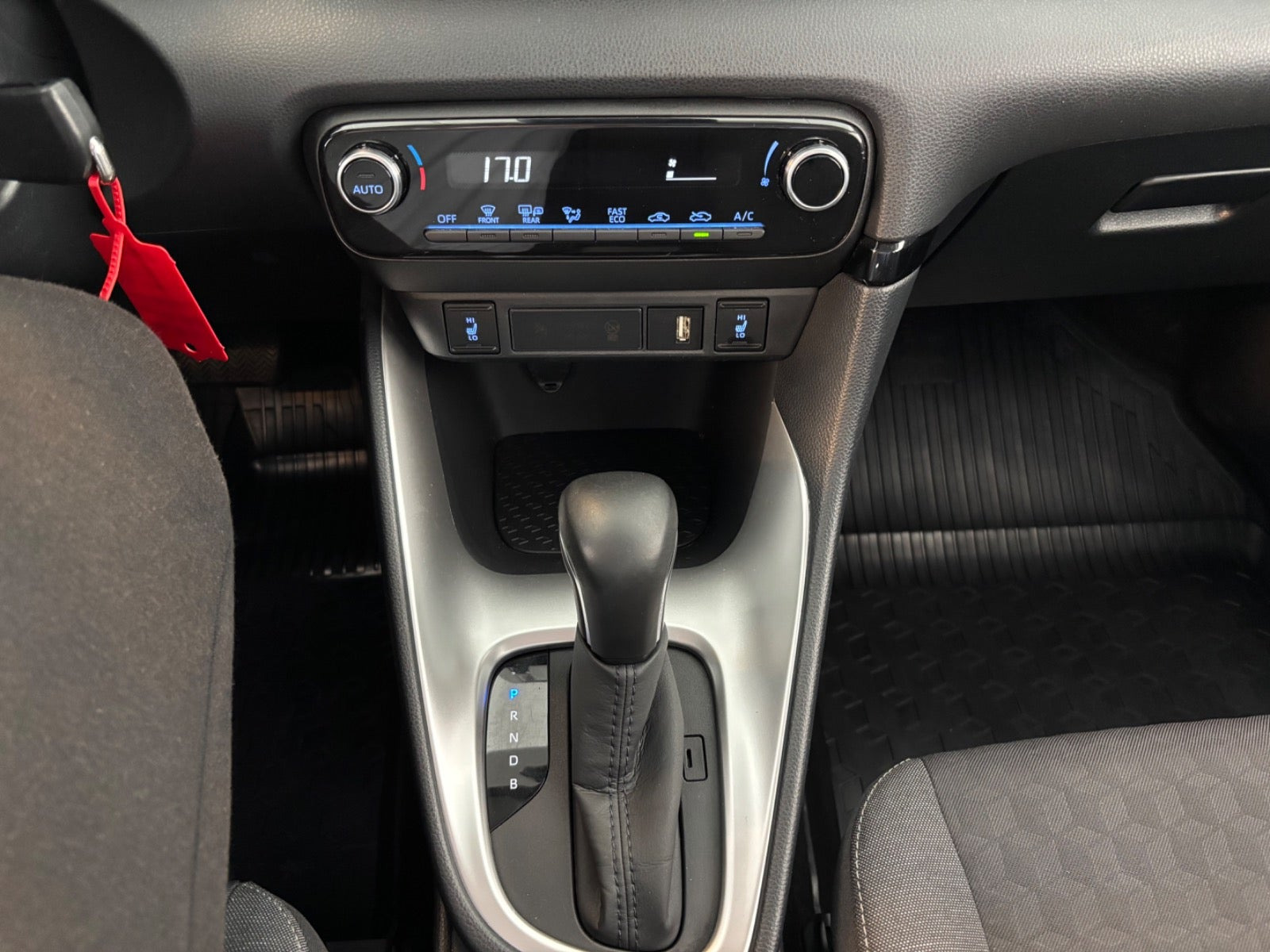 Bronze Toyota Yaris fra 2022