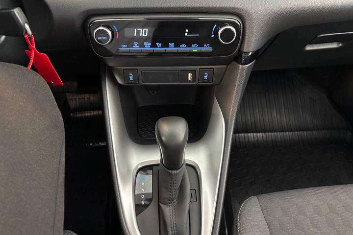 Bronze Toyota Yaris fra 2022