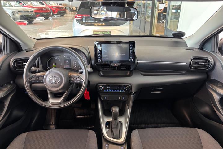 Bronze Toyota Yaris fra 2022