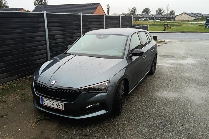 Grå Skoda Scala fra 2020