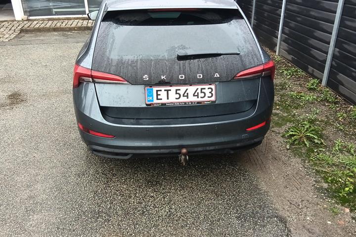 Grå Skoda Scala fra 2020