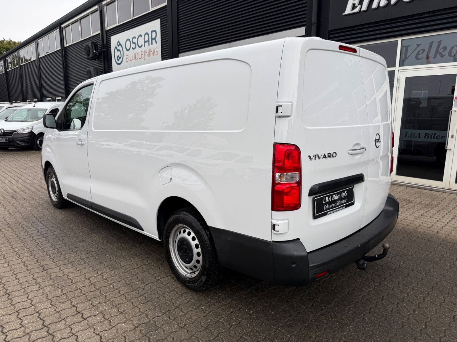 Hvid Opel Vivaro fra 2024