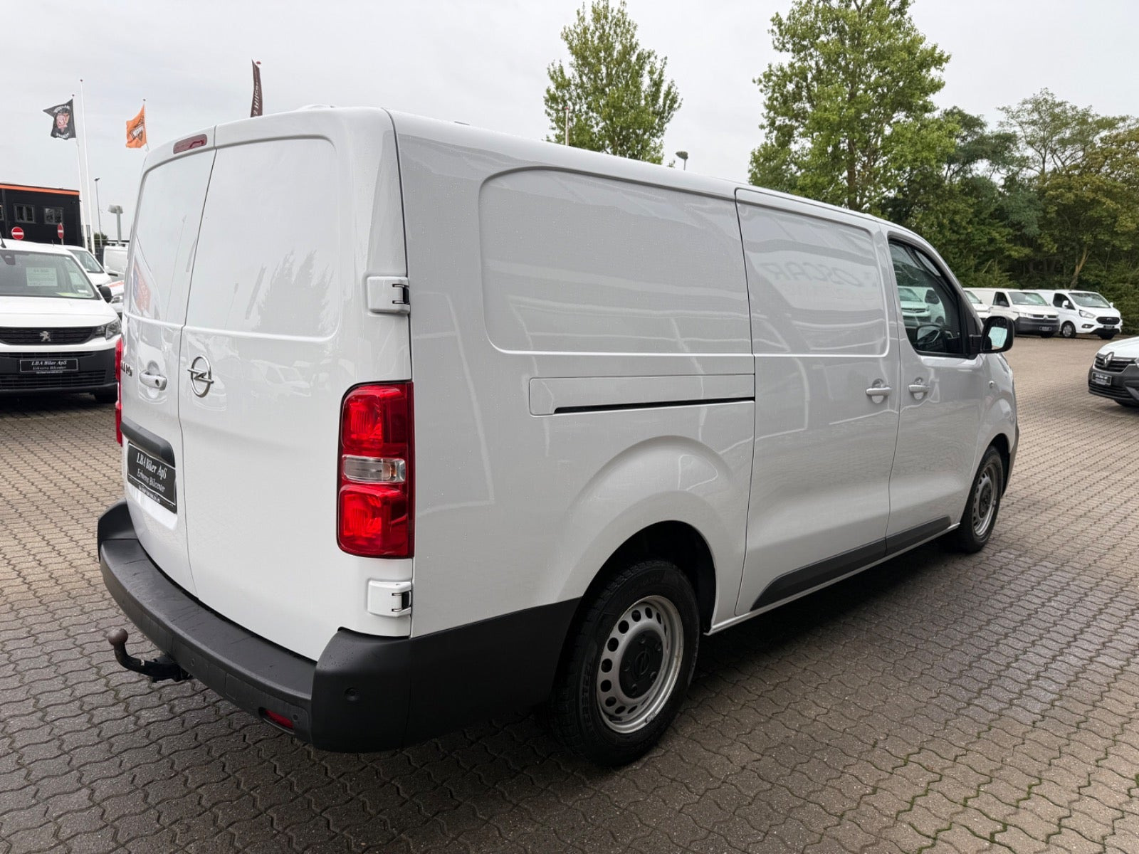 Hvid Opel Vivaro fra 2024