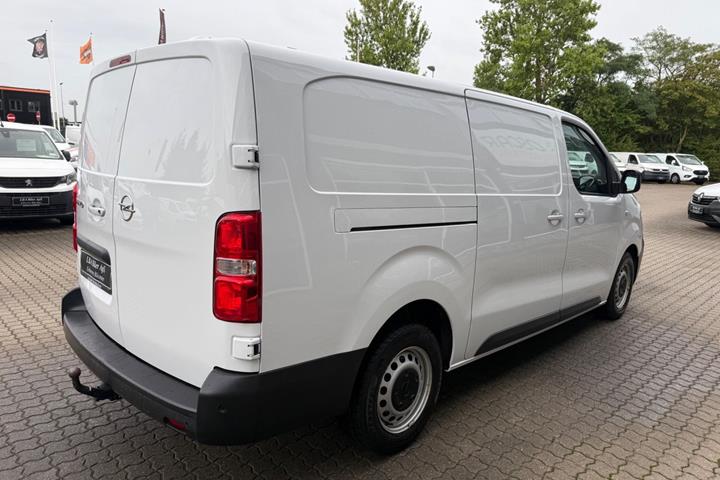 Hvid Opel Vivaro fra 2024