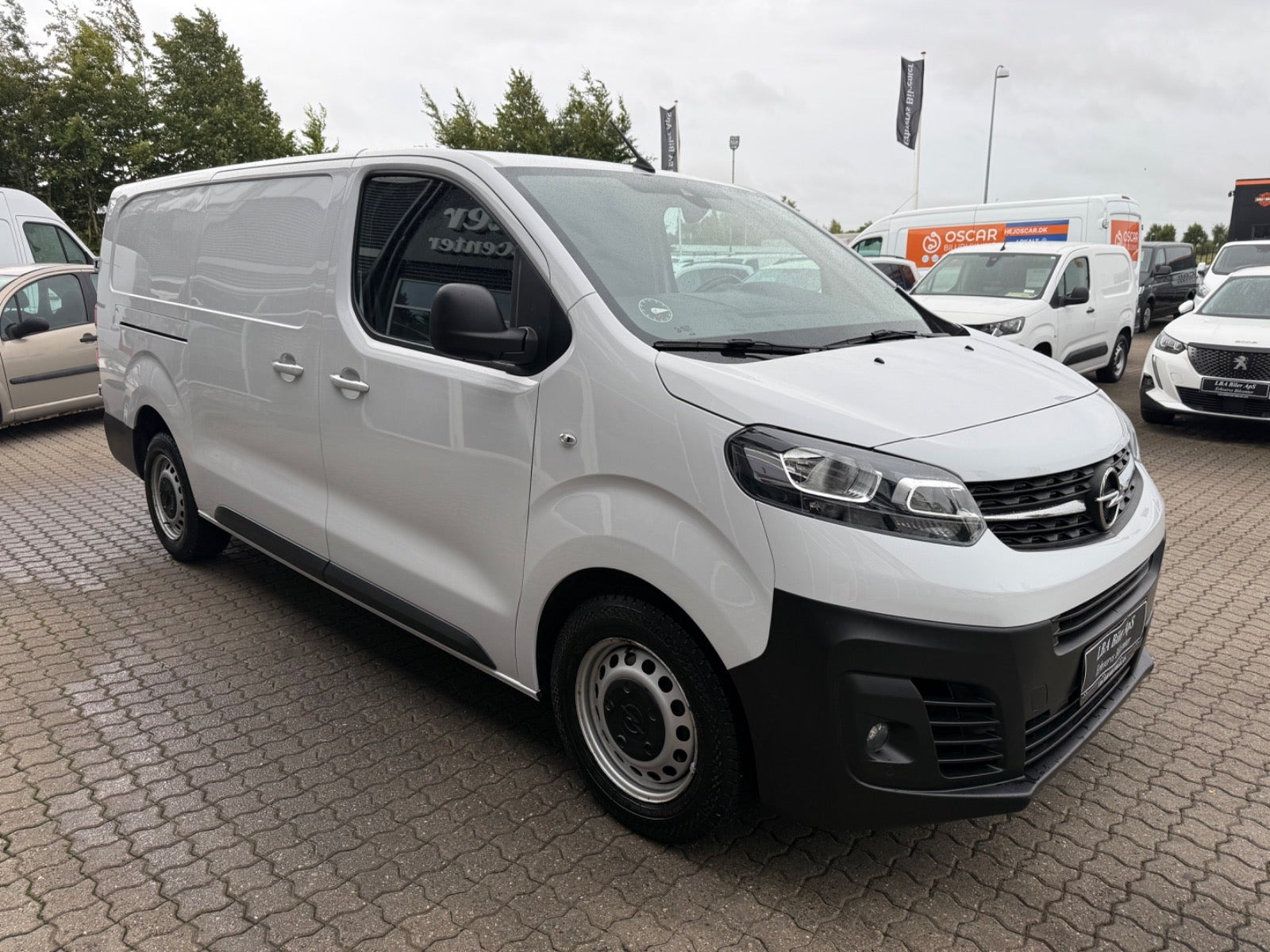 Hvid Opel Vivaro fra 2024