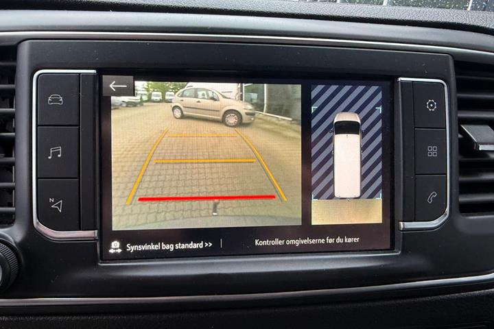 Hvid Opel Vivaro fra 2024