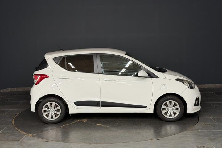 Hvid Hyundai i10 fra 2016