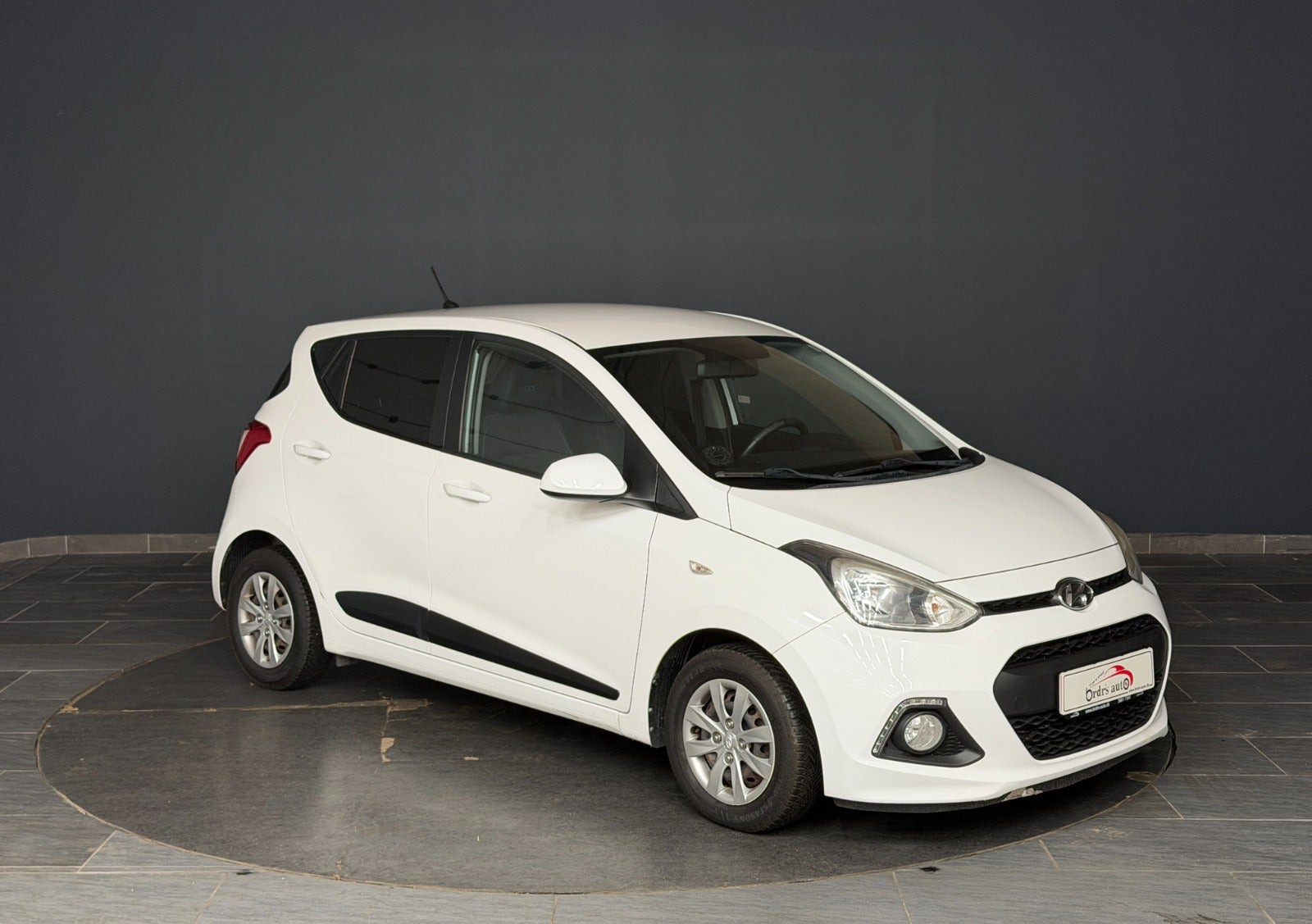 Hvid Hyundai i10 fra 2016