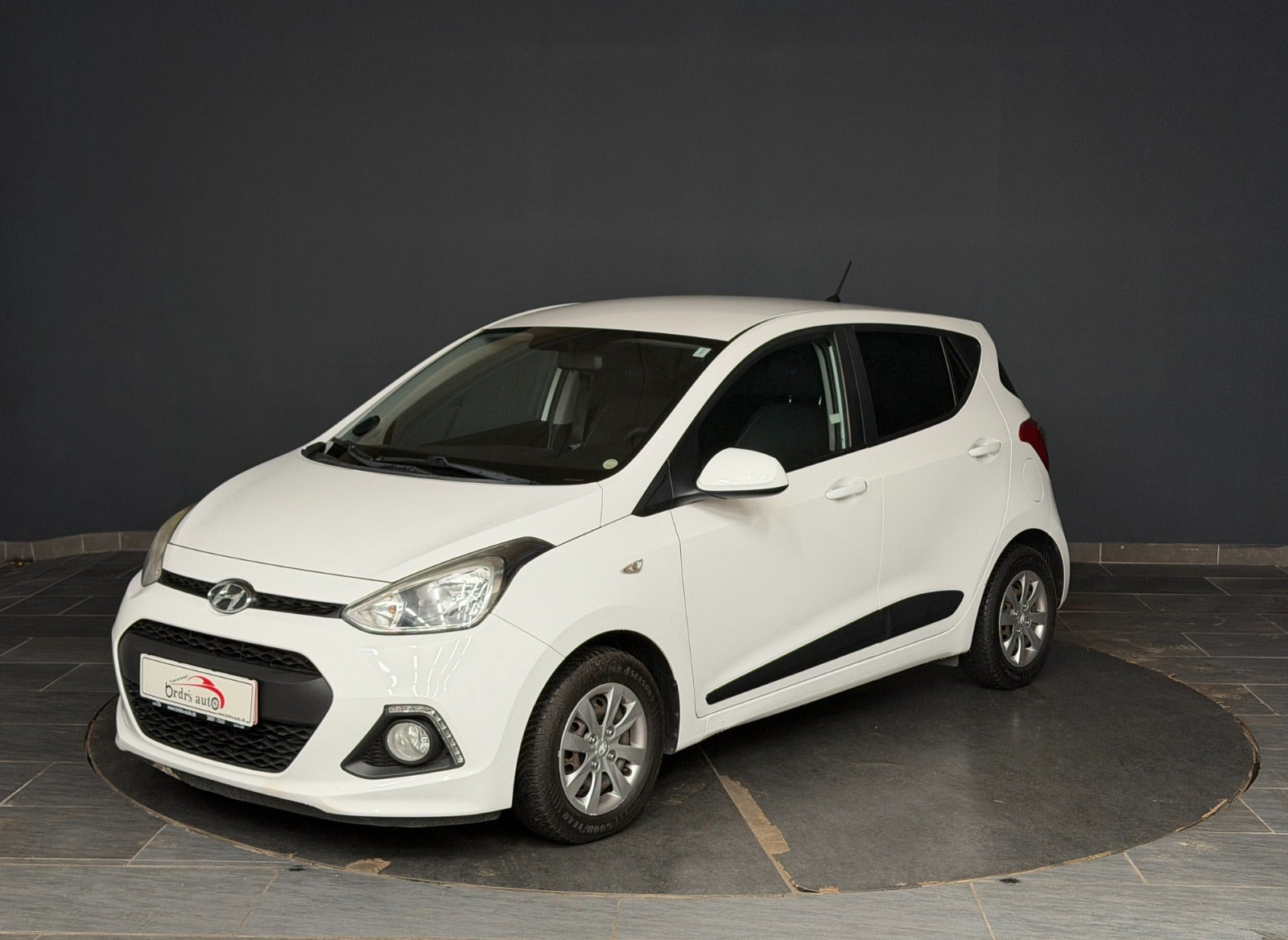 Hvid Hyundai i10 fra 2016