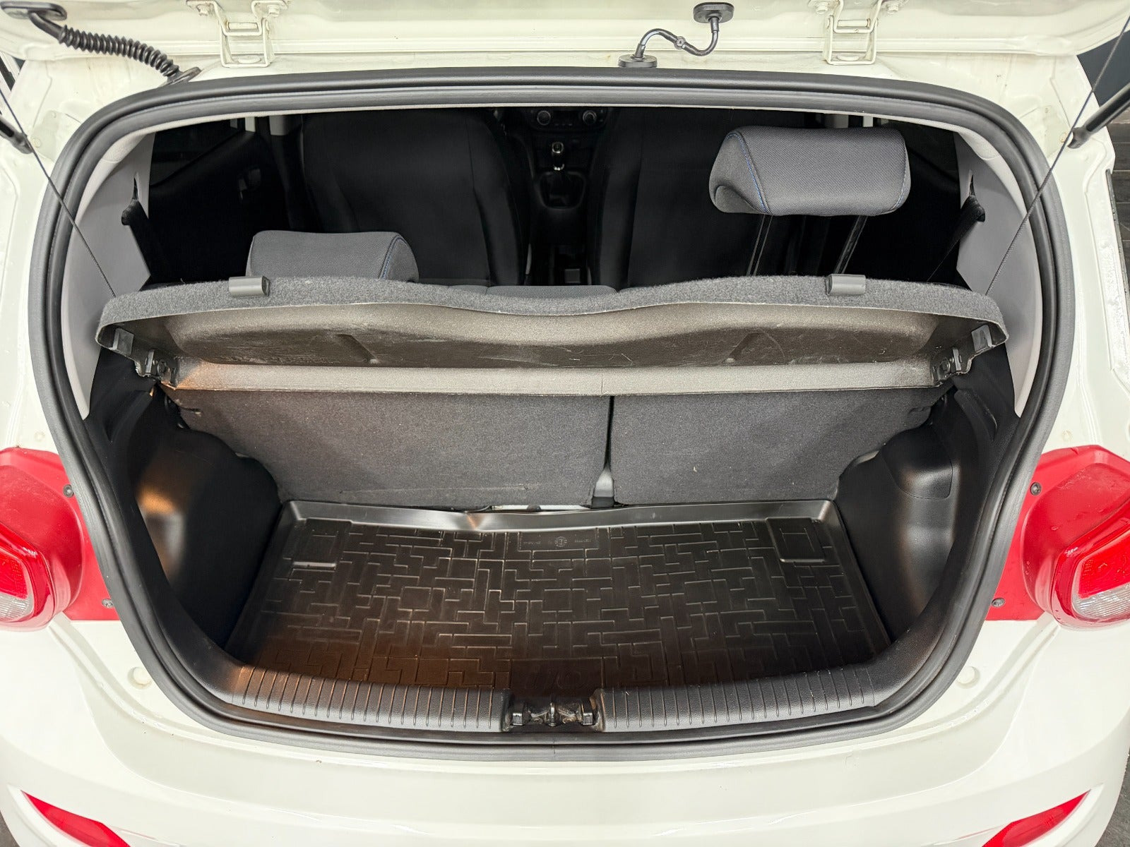 Hvid Hyundai i10 fra 2016