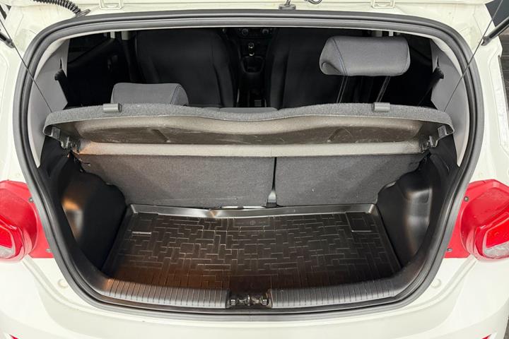 Hvid Hyundai i10 fra 2016