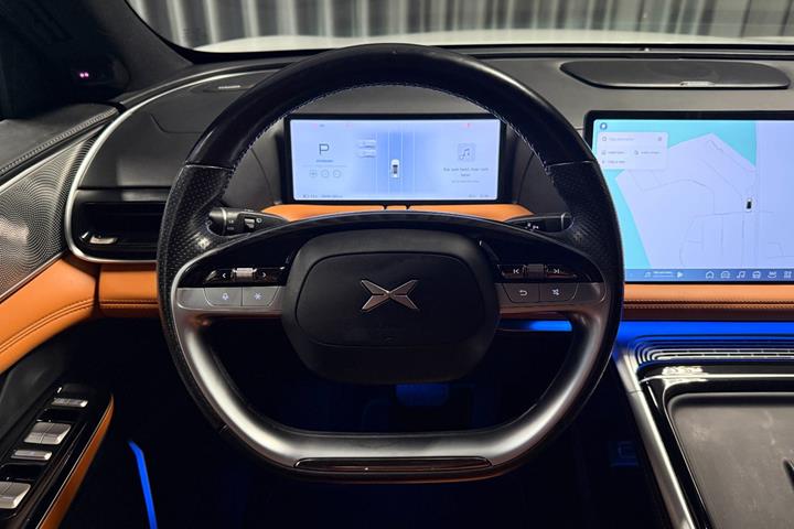 Hvid Xpeng G9 fra 2023