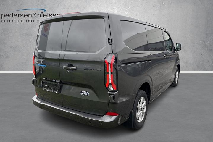 Grå Ford E-Transit Custom fra 2025