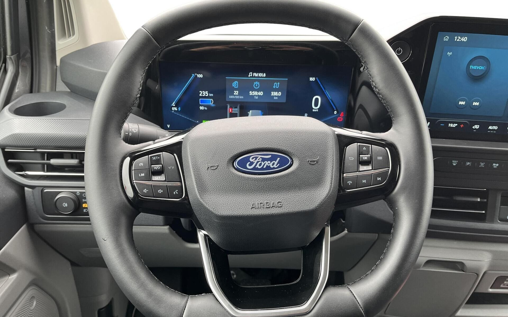 Grå Ford E-Transit Custom fra 2025