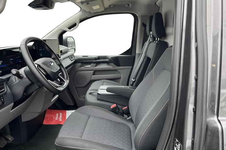 Grå Ford E-Transit Custom fra 2025