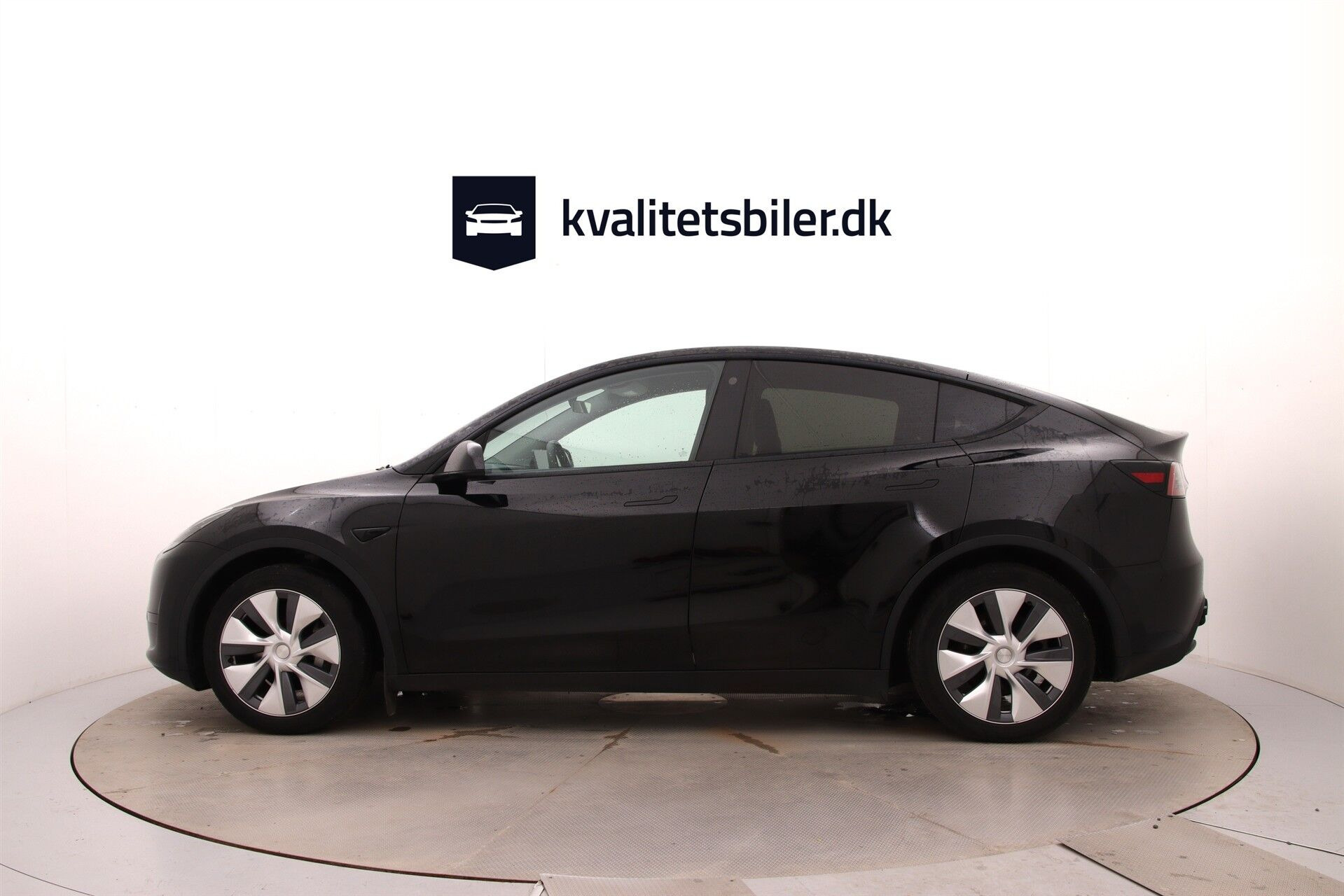 Sort Tesla Model Y fra 2023