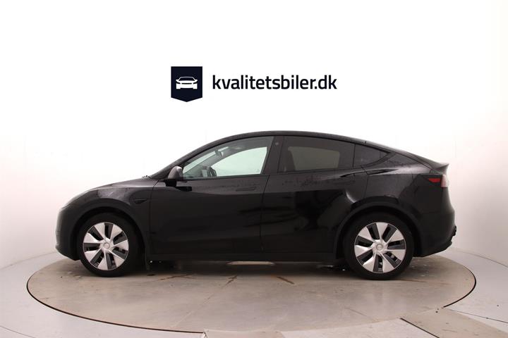 Sort Tesla Model Y fra 2023