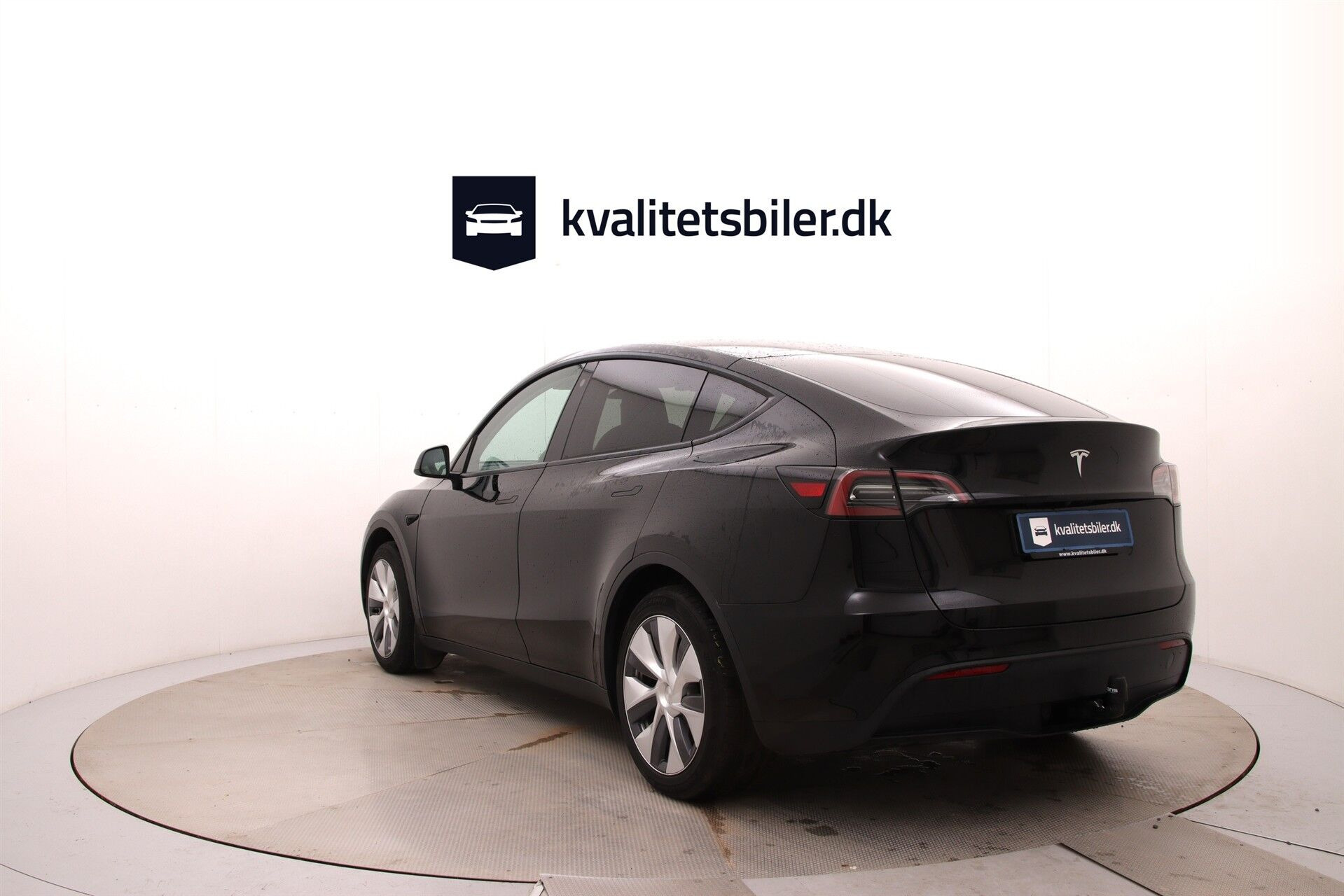 Sort Tesla Model Y fra 2023