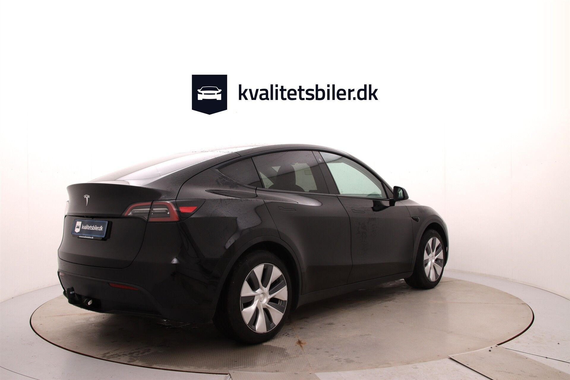 Sort Tesla Model Y fra 2023