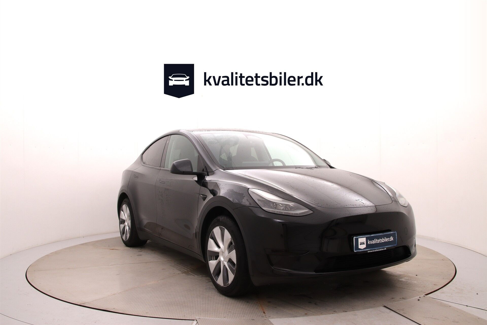 Sort Tesla Model Y fra 2023