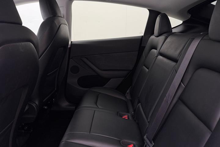 Hvid Tesla Model Y fra 2023