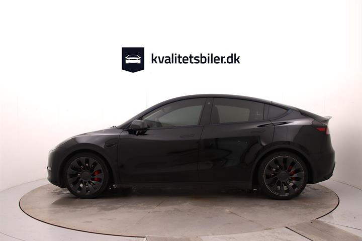 Sort Tesla Model Y fra 2023