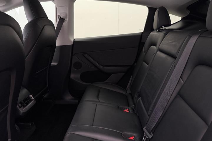 Sort Tesla Model Y fra 2023