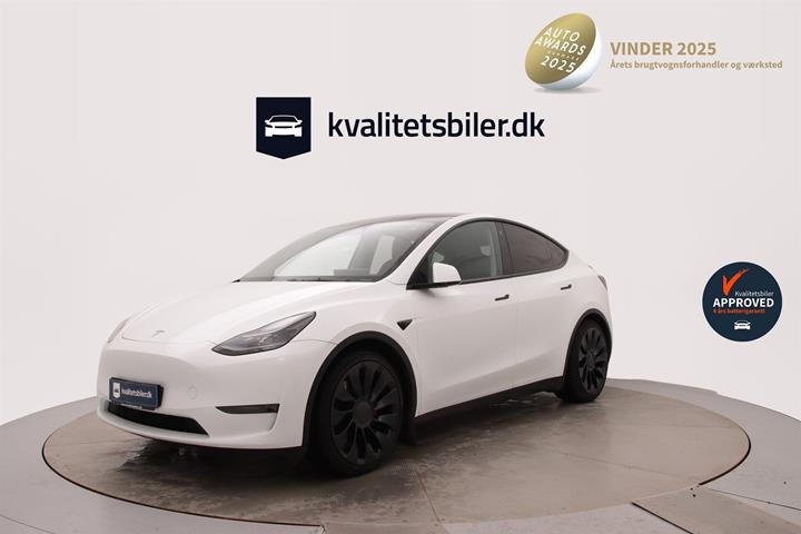 Hvid Tesla Model Y fra 2023