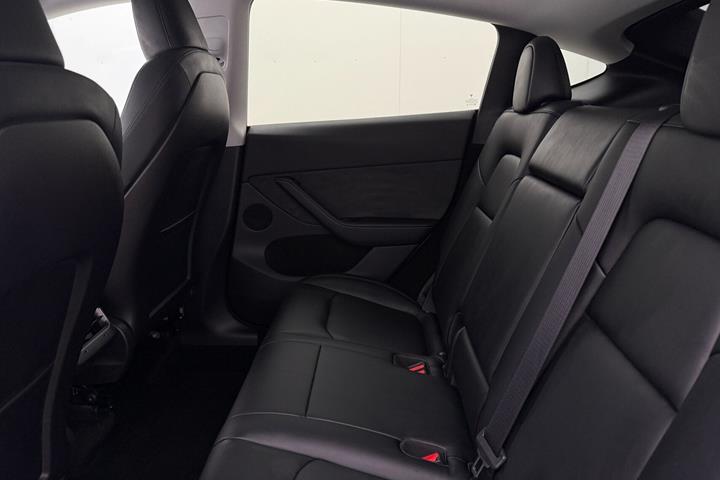 Hvid Tesla Model Y fra 2023