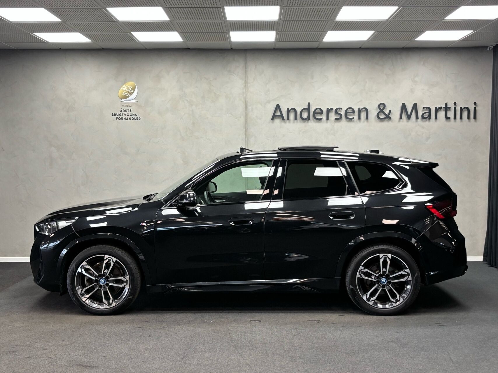 Sort BMW iX1 fra 2023