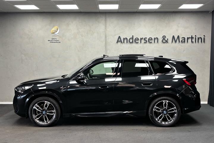 Sort BMW iX1 fra 2023