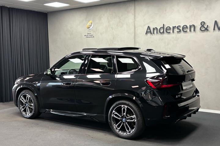Sort BMW iX1 fra 2023