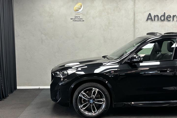 Sort BMW iX1 fra 2023