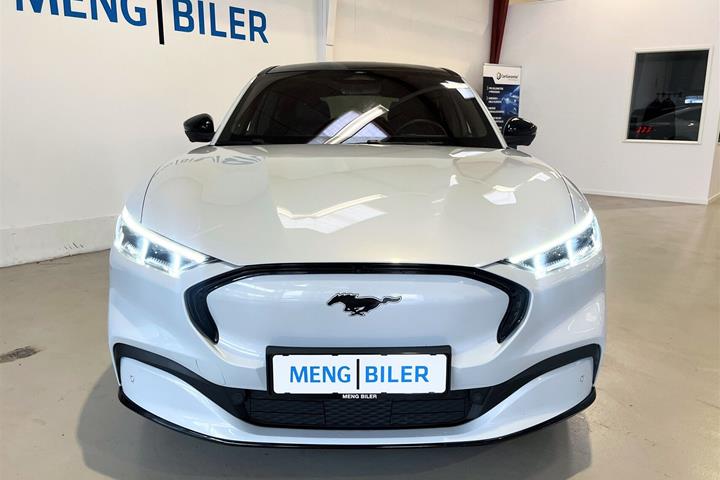 Hvid Ford Mustang Mach-E fra 2023