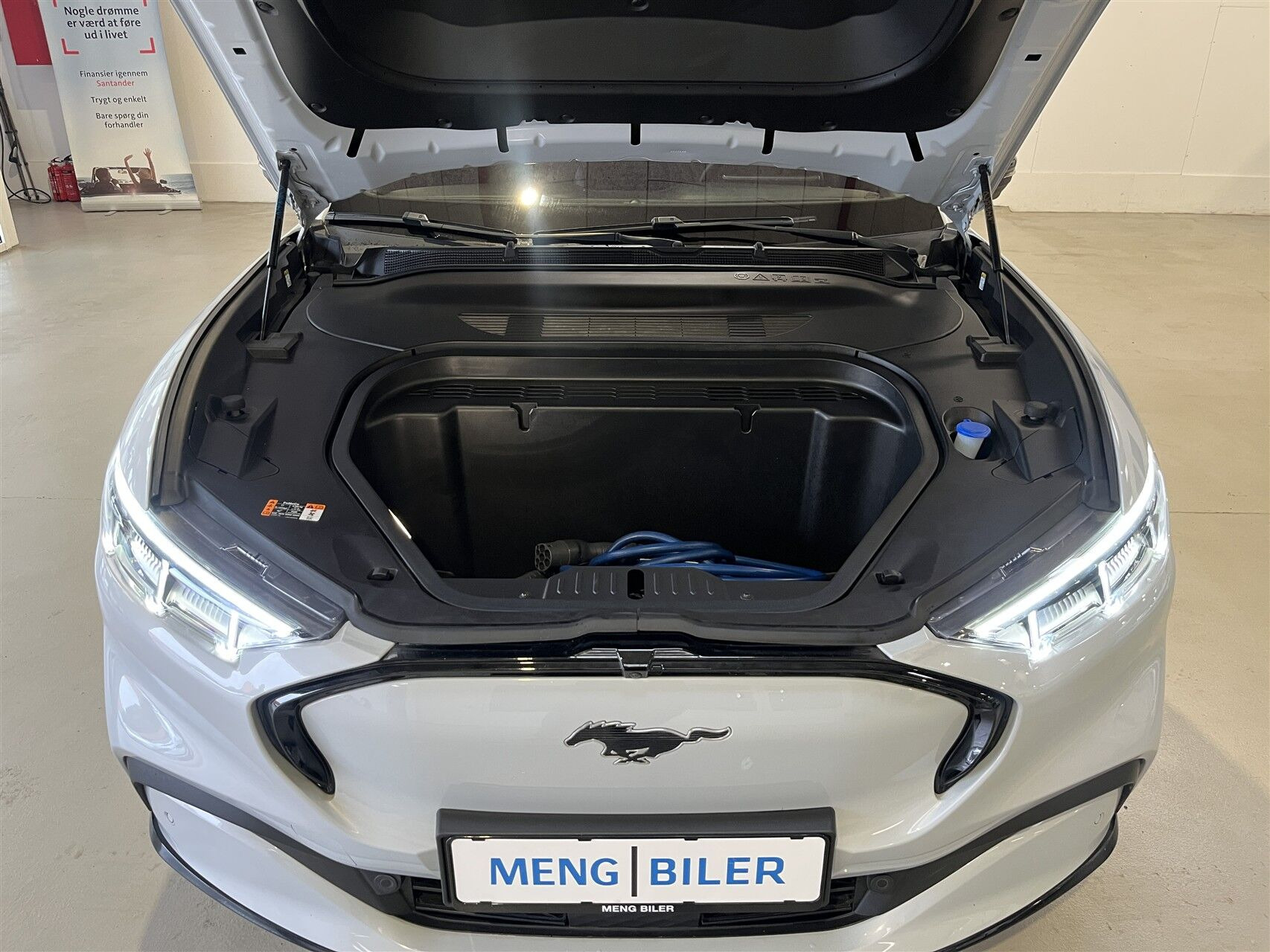 Hvid Ford Mustang Mach-E fra 2023