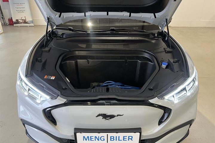 Hvid Ford Mustang Mach-E fra 2023