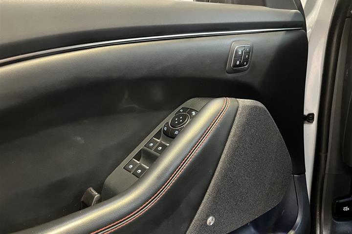 Hvid Ford Mustang Mach-E fra 2023