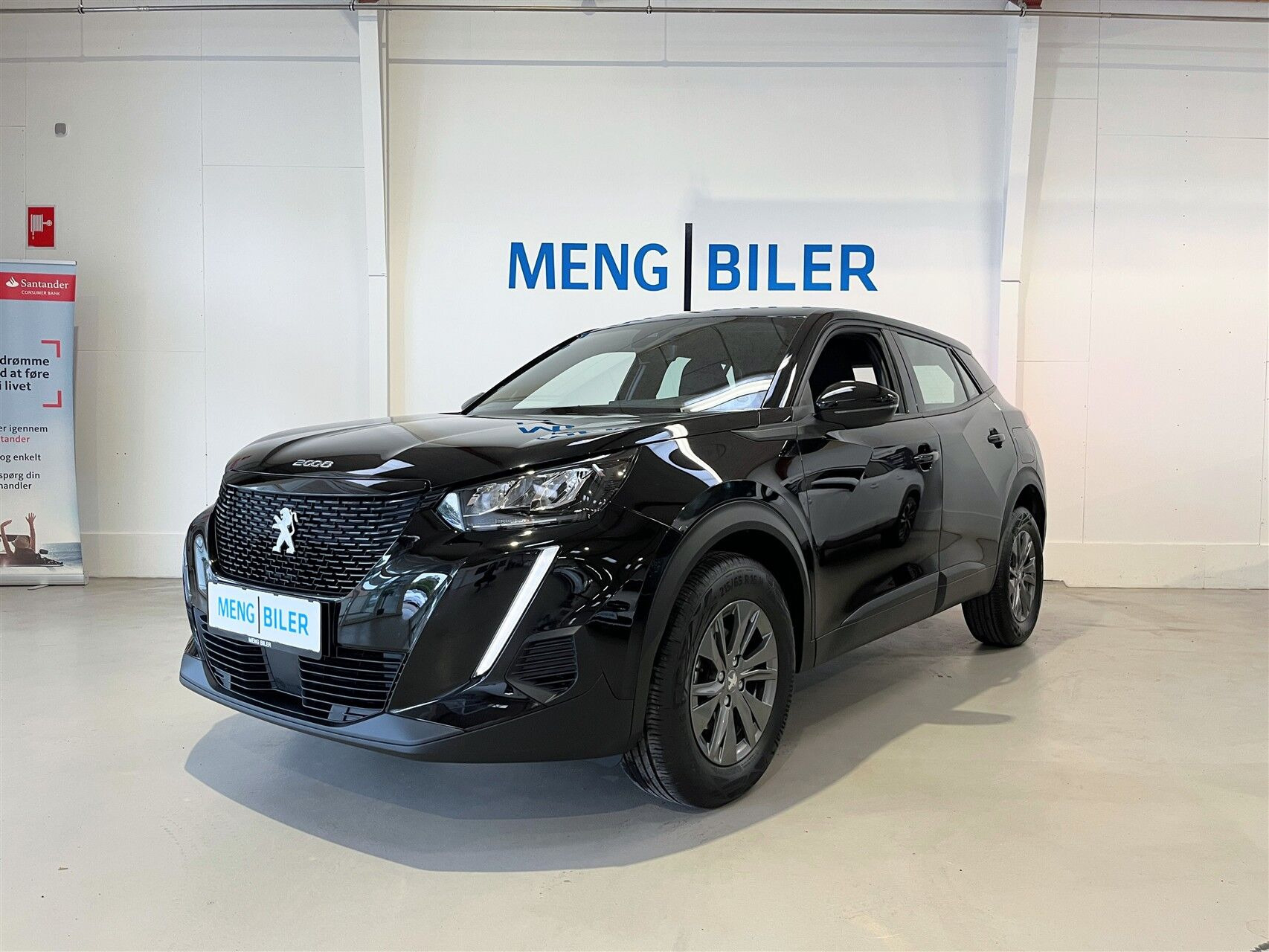 Sort Peugeot 2008 fra 2023 set udefra