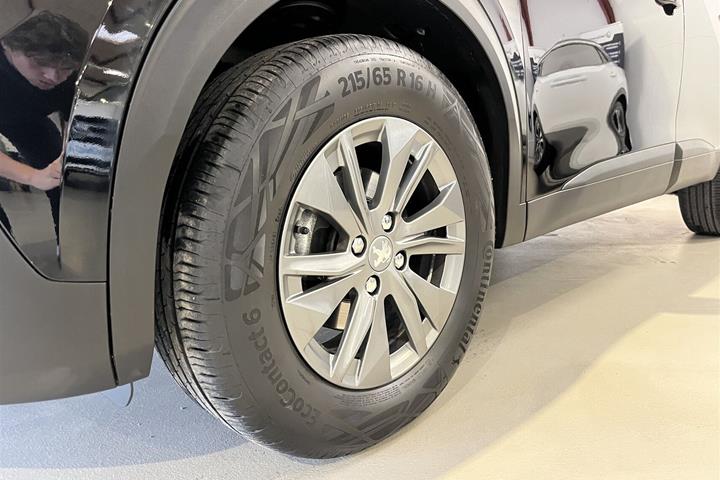 Sort Peugeot 2008 fra 2023