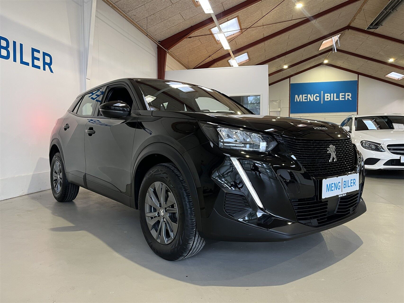 Sort Peugeot 2008 fra 2023