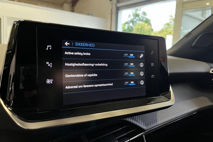 Sort Peugeot 2008 fra 2023